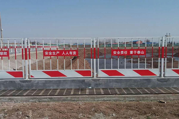 臨邊防（fáng）護欄杆