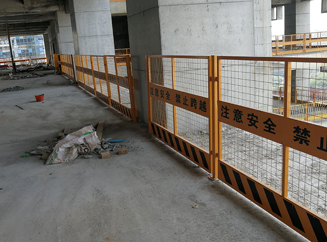 臨邊防護欄（lán）杆案例